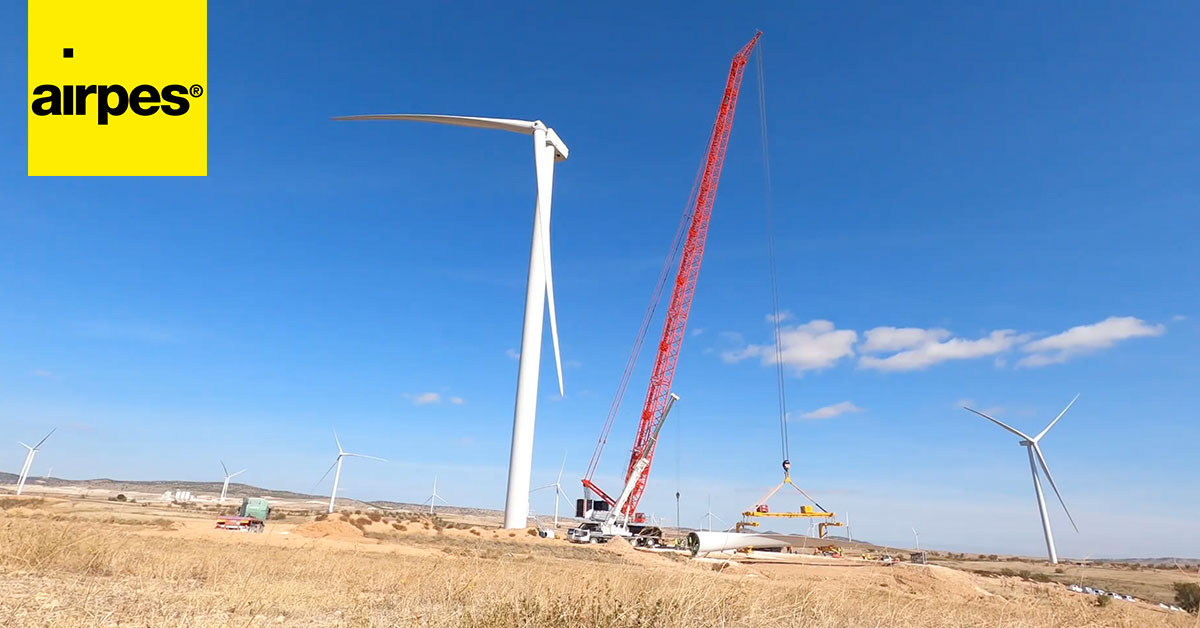 Installation of a wind turbine blade with a Blade Clamp: training and testing in-situ - Wind Energy - Airpes