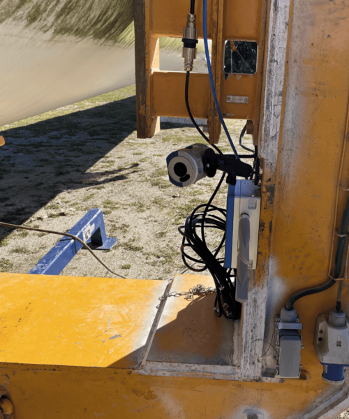 2507-AIR-pala-camara-vertical-min Blokcam System with autofocus lens and audio integration for wind energy projects
