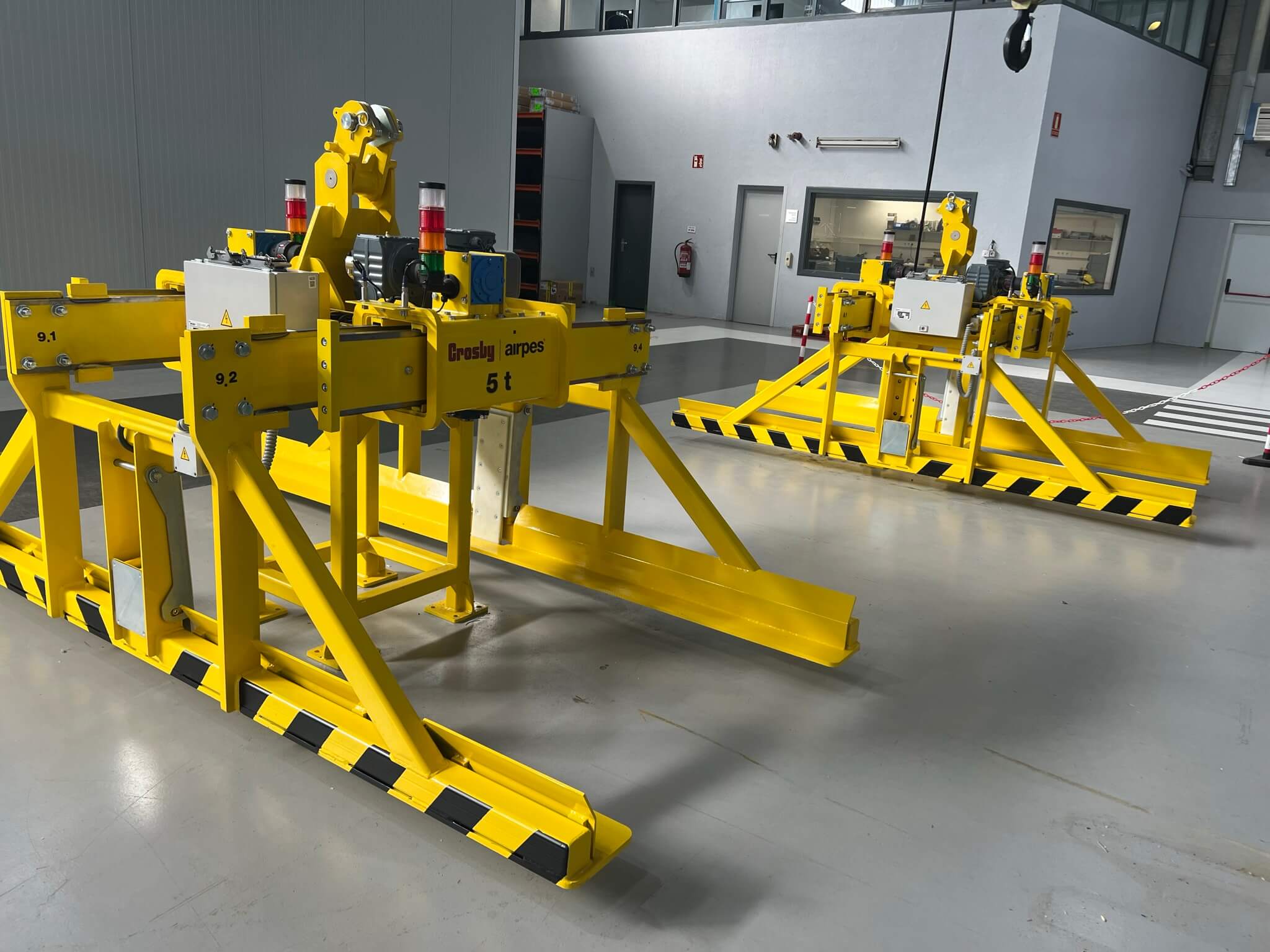 Crane pallet lifter for industrial lifting and load handling in industrial environments with Crosby Airpes equipment.